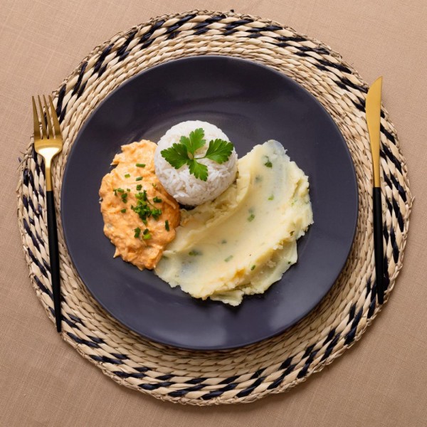 Marmita arroz e purê de batata com fricassê de frango 350g