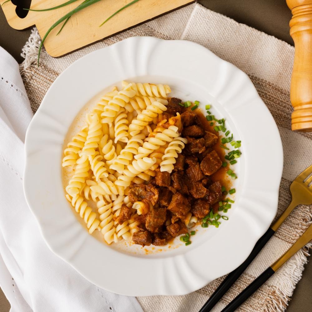 Marmita macarrão parafuso com carne de panela 350g